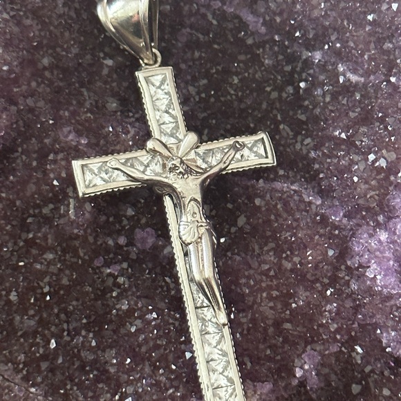 CZ big 925 sterling silver crucifix cross - Picture 5 of 9